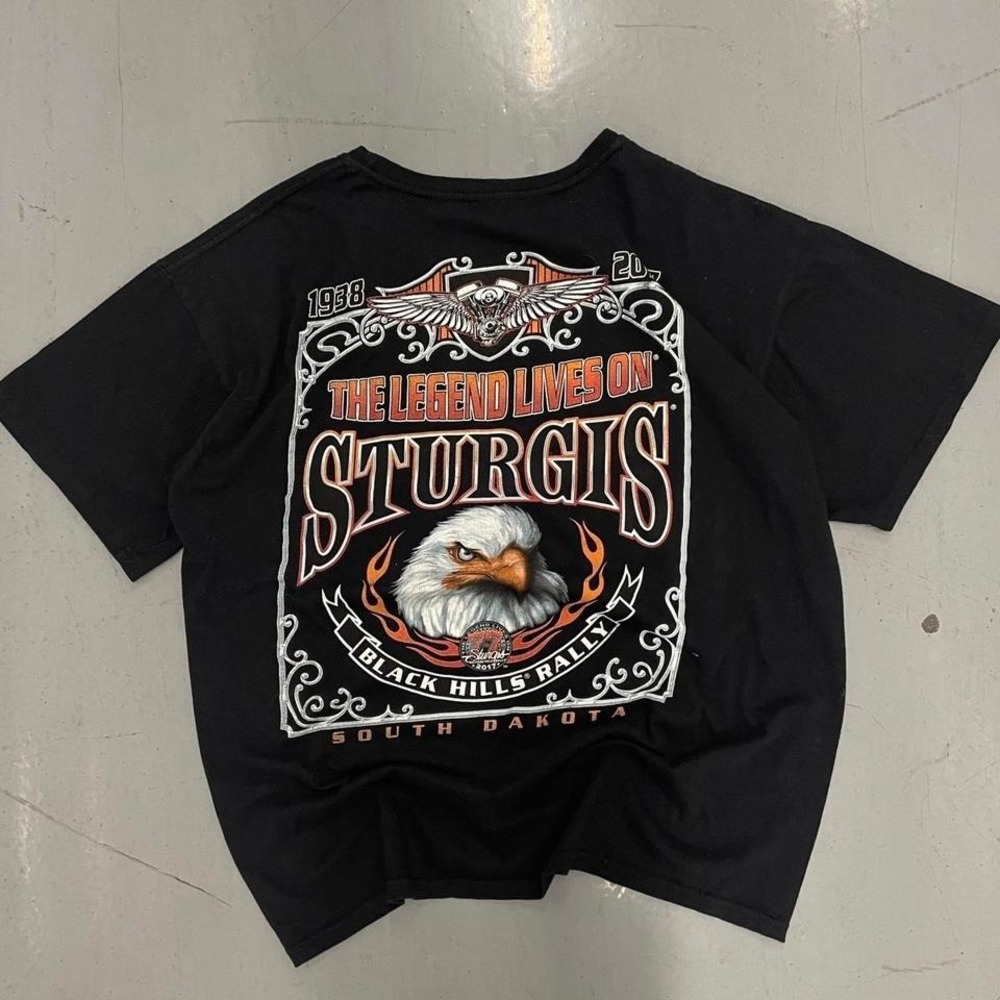 Vintage "The Legend Lives On" biker/sturgis tee‎ with sick graphic